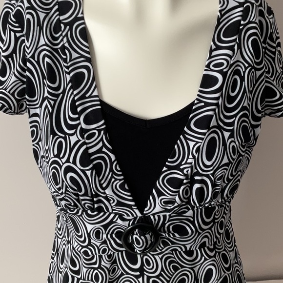 Laura Patterned Top - Picture 3 of 7